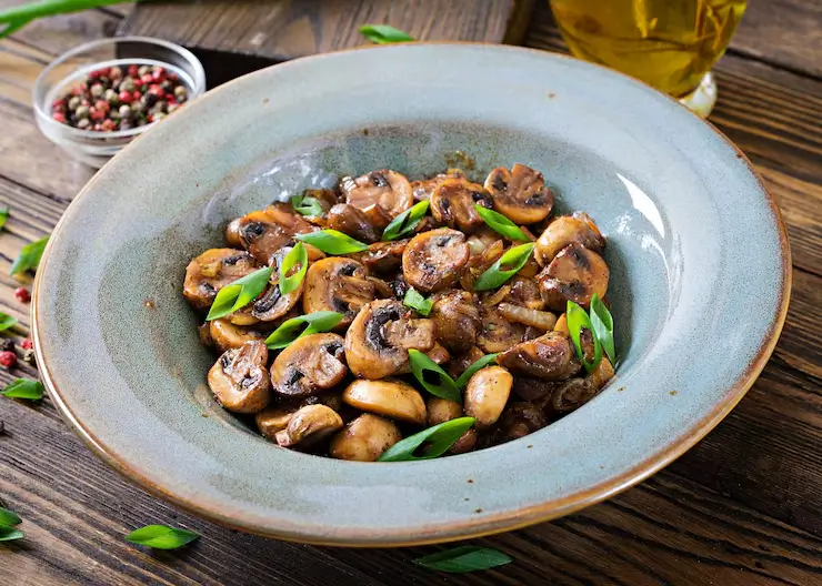 baked-mushrooms-with-soy-sauce-herbs-vegan-food