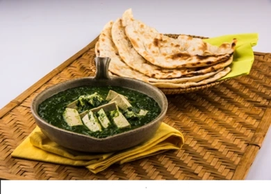 Paalak Paneer with 4 Roti Madan Vaishno Dhaba